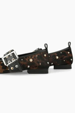 Bailarinas en piel con tachas