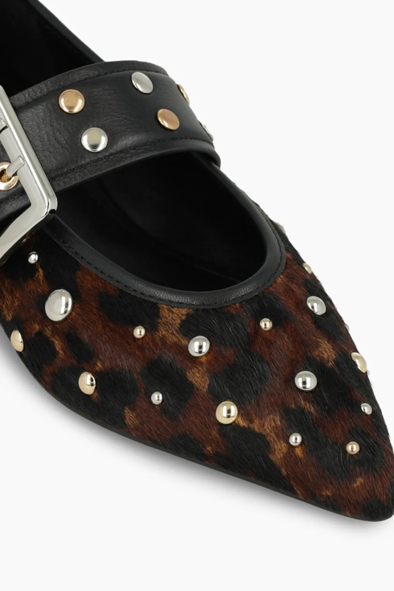 Bailarinas en piel con tachas