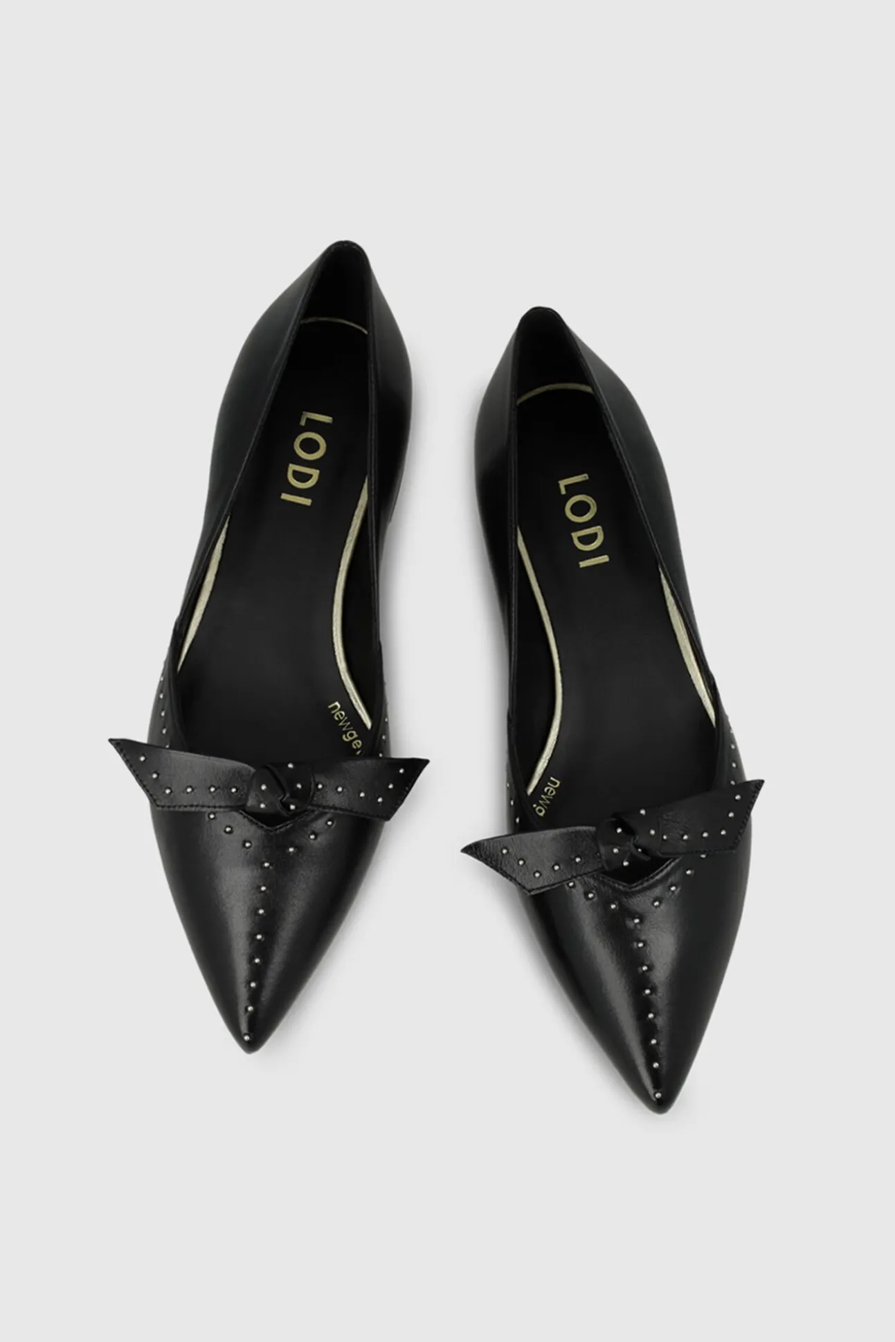 Bailarinas en piel y tachas