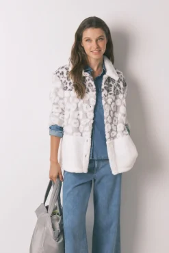 Bata corta borrego animal print tricolor