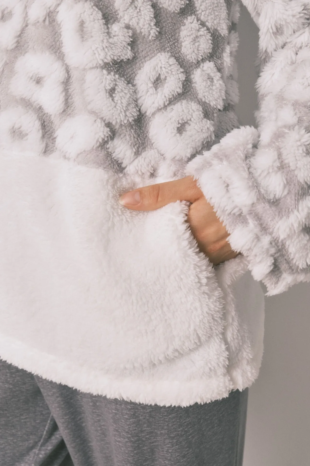 Bata corta borrego animal print tricolor