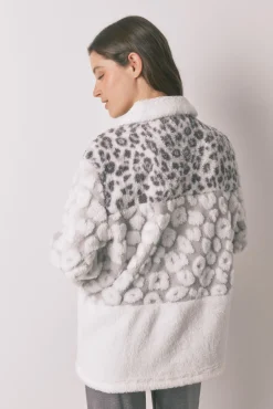 Bata corta borrego animal print tricolor