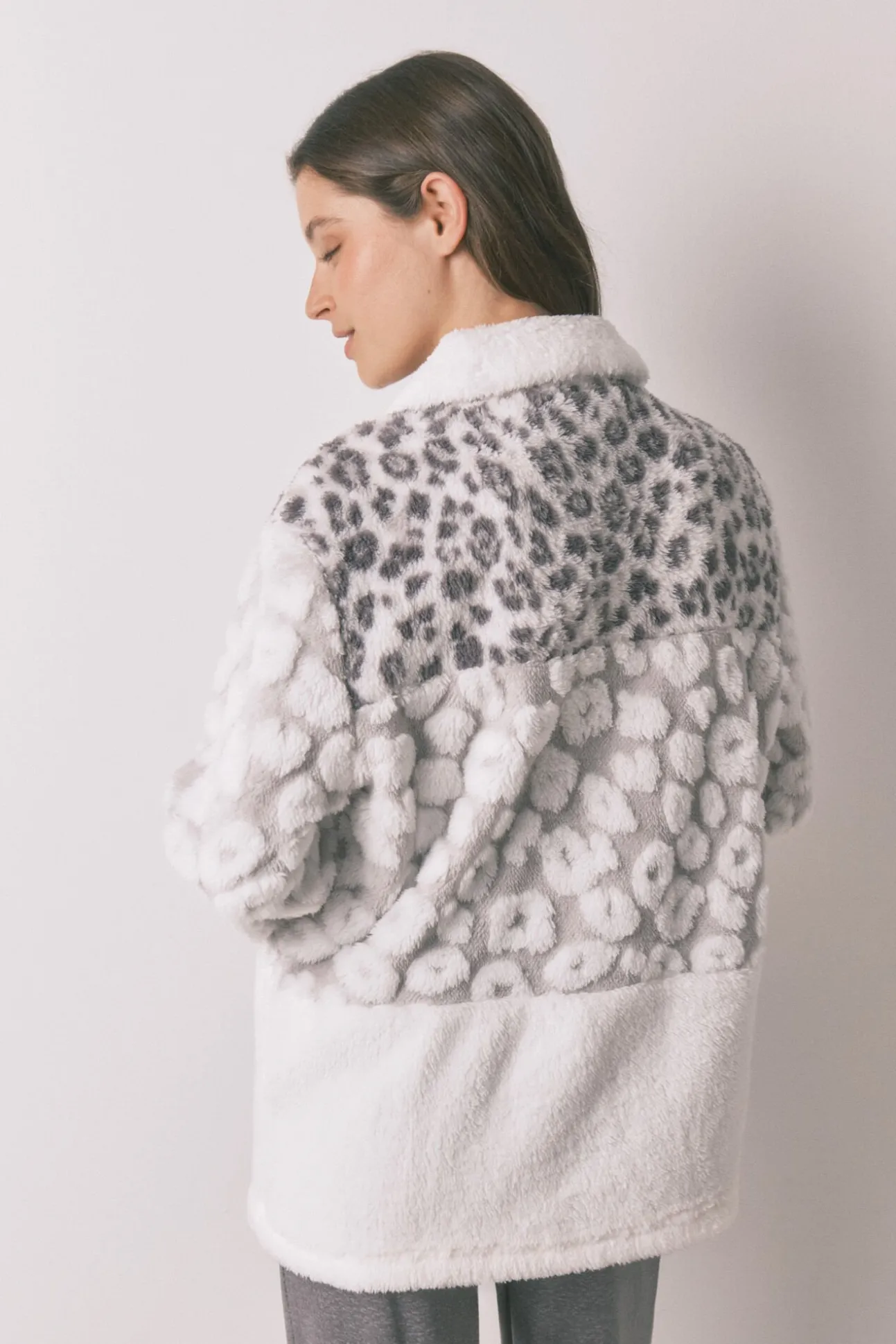 Bata corta borrego animal print tricolor