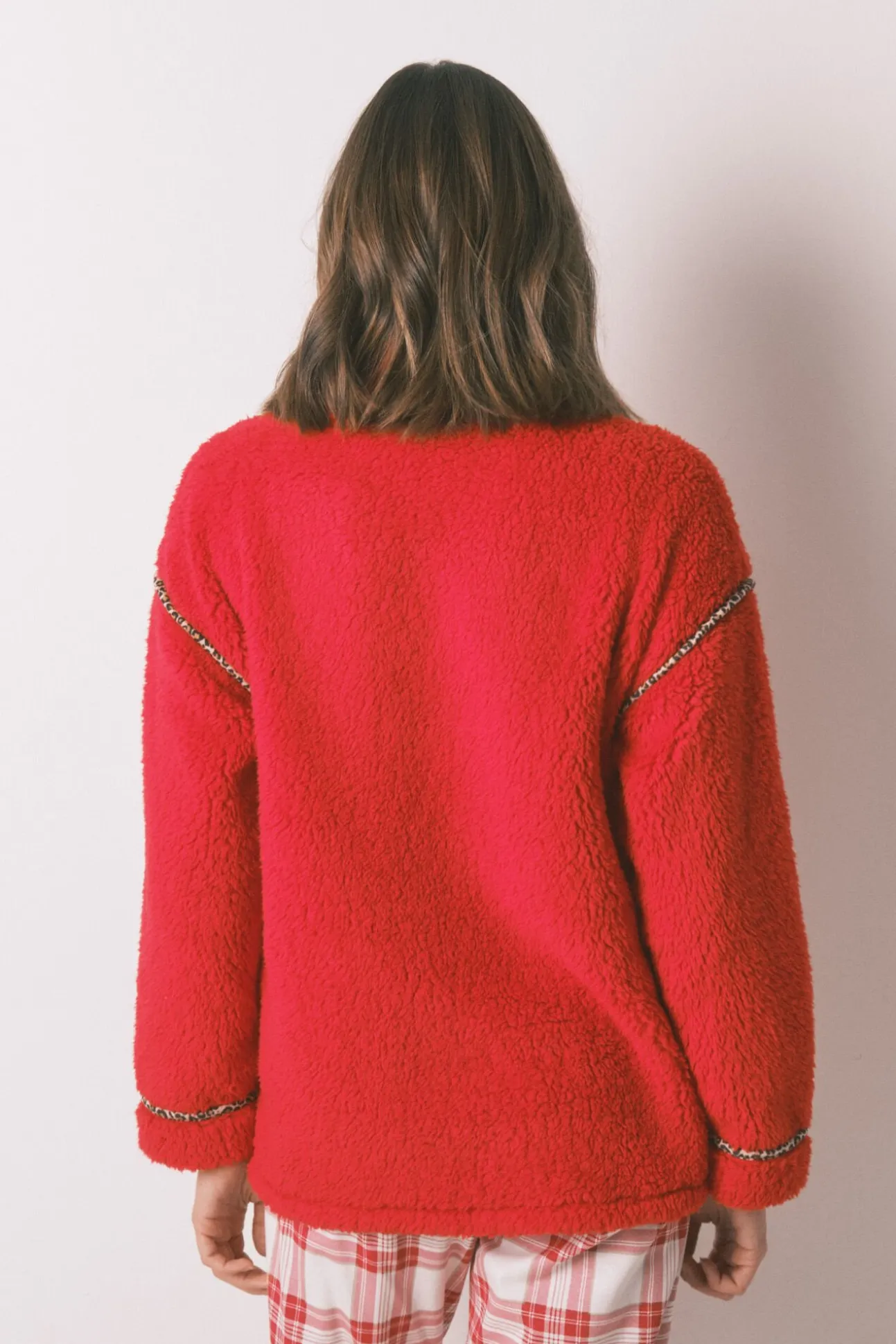 Bata corta borreguito rojo bordado Snoopy