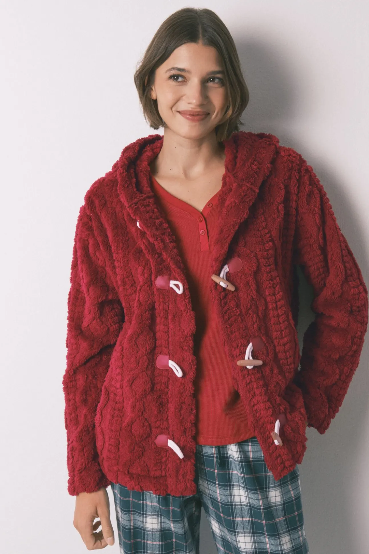 Bata corta capucha polar suave rojo