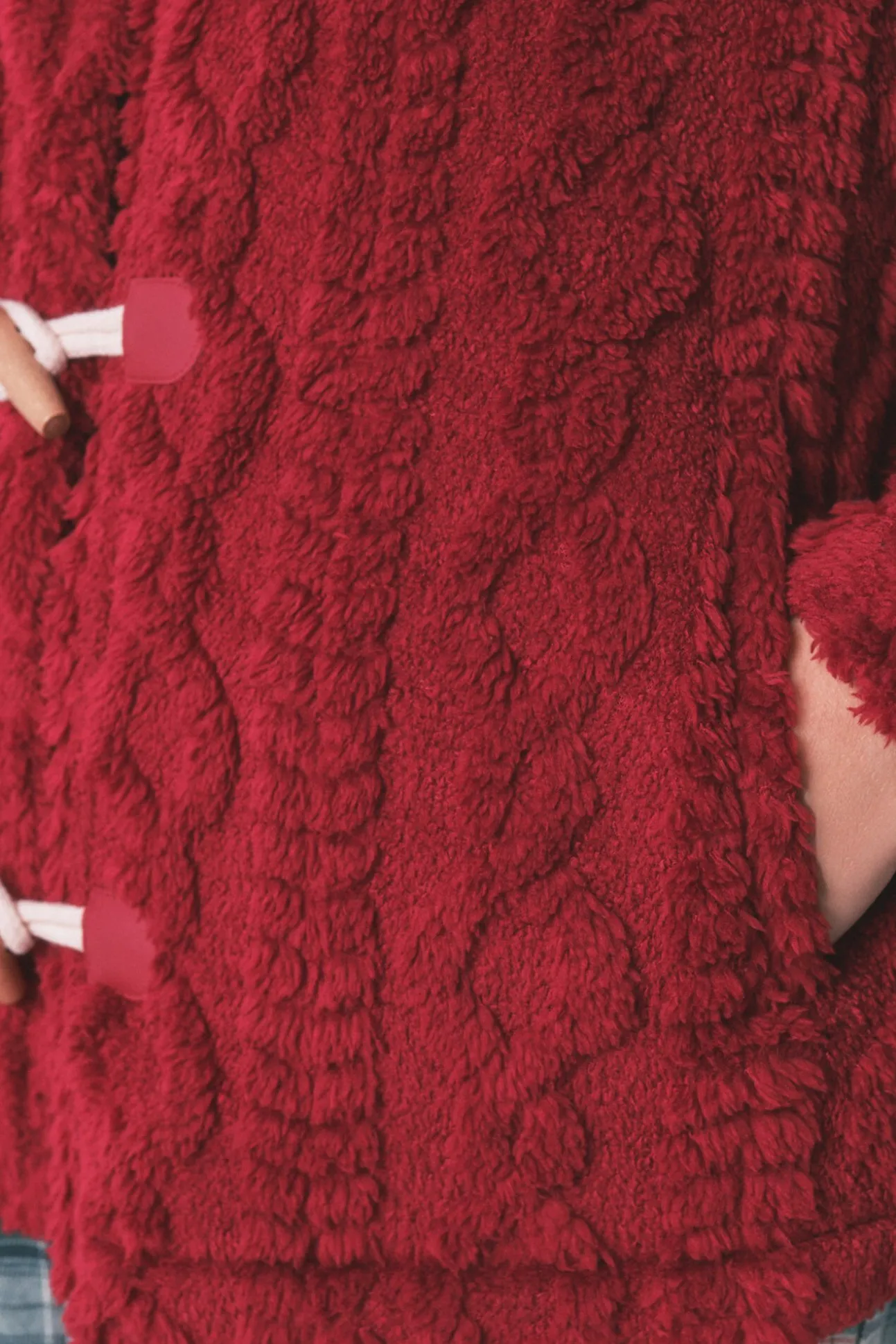 Bata corta capucha polar suave rojo