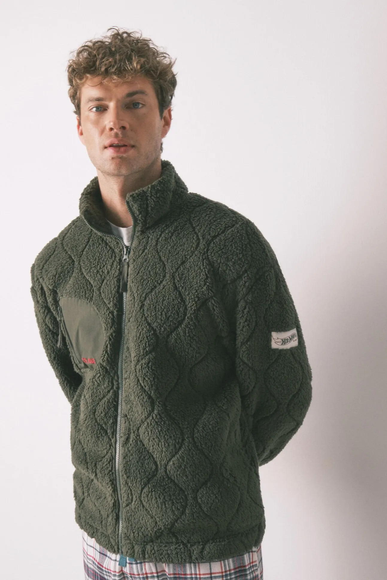 Bata corta hombre borreguito verde Hotwheels