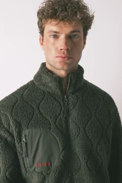 Bata corta hombre borreguito verde Hotwheels