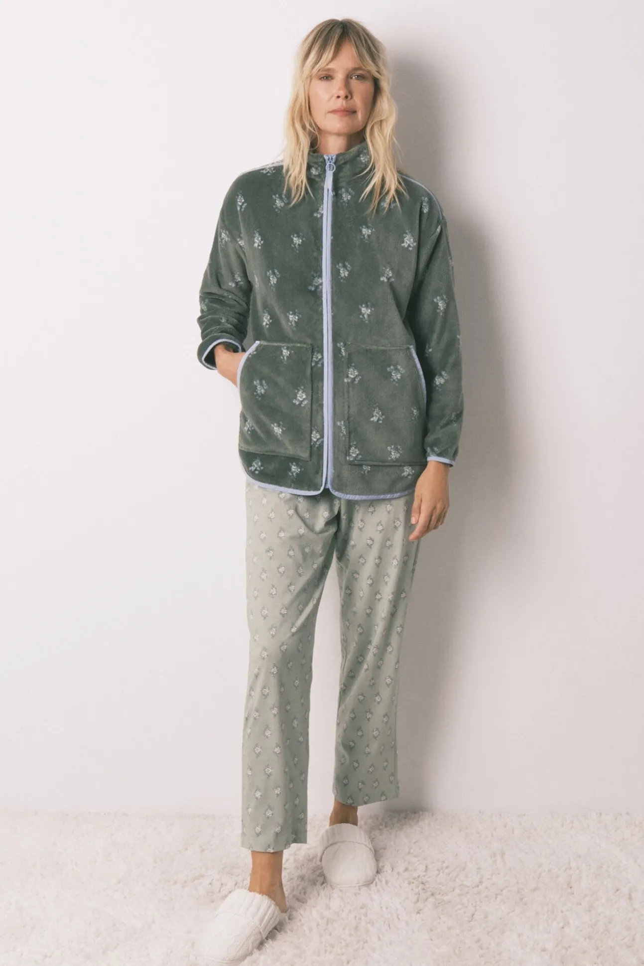 Bata corta polar flores