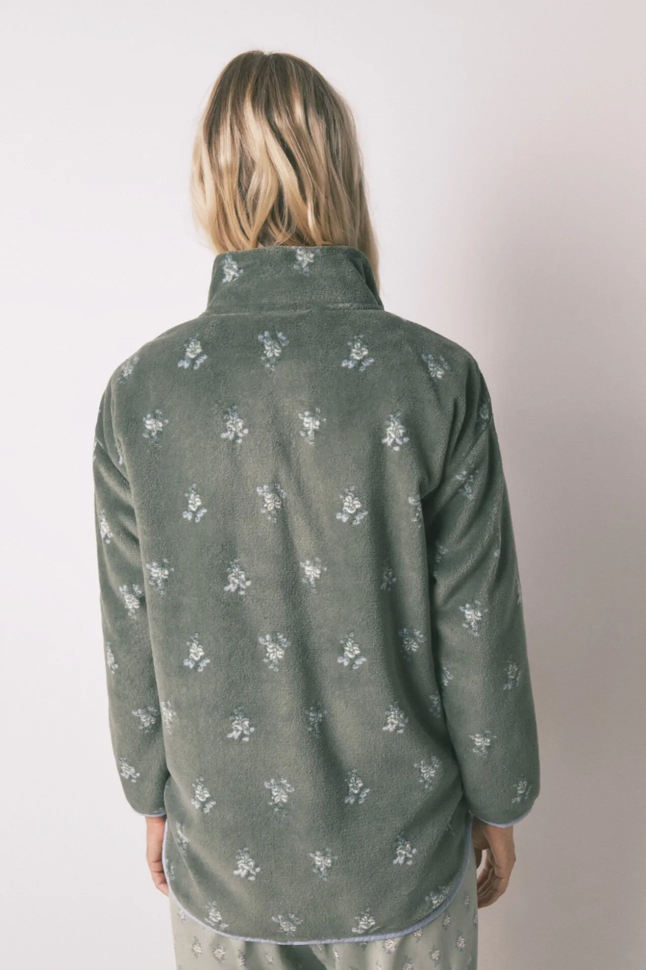 Bata corta polar flores