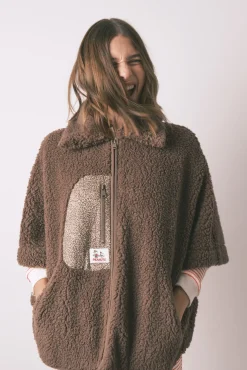 Bata corta poncho borreguito marrón Snoopy