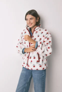 Bata corta tejido borreguito blanco flores