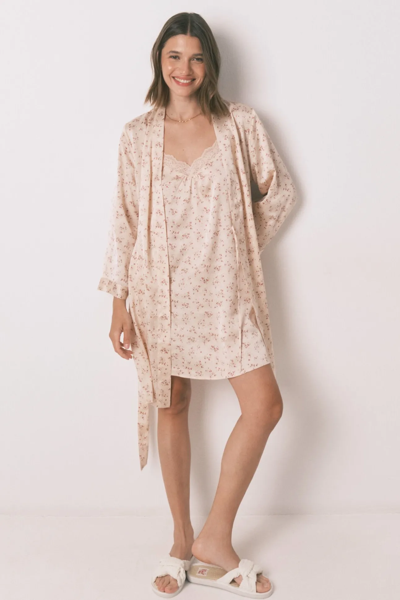 Bata holgada midi satén flor rosa