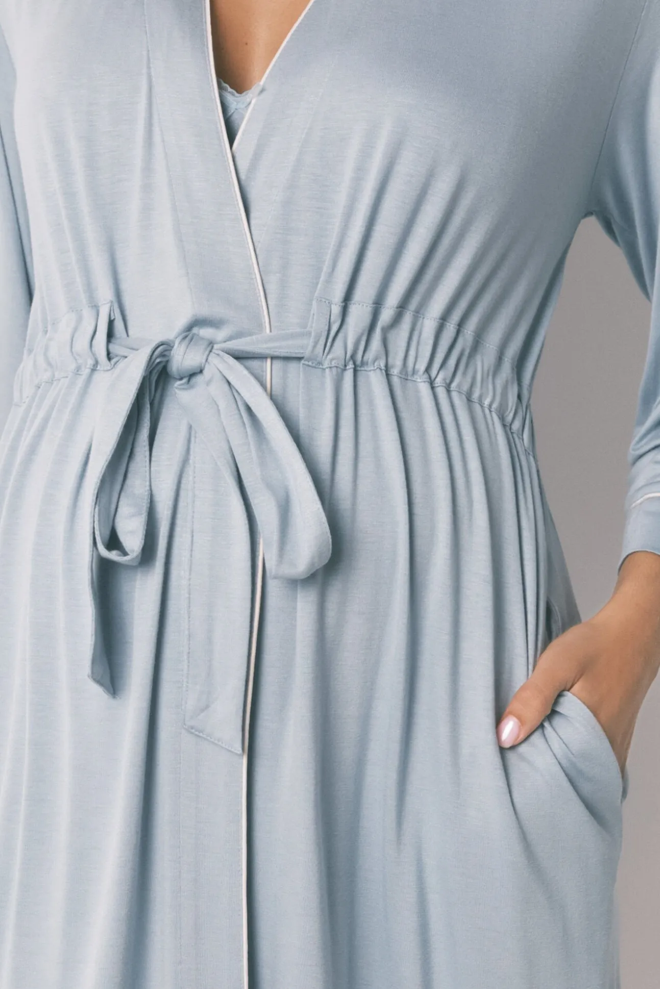 Bata larga "maternity" técnica soft touch azul