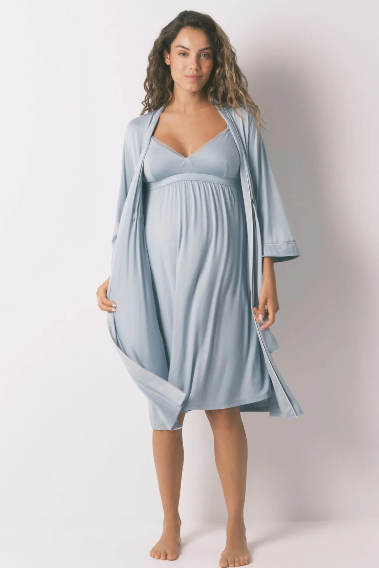 Bata larga "maternity" técnica soft touch azul