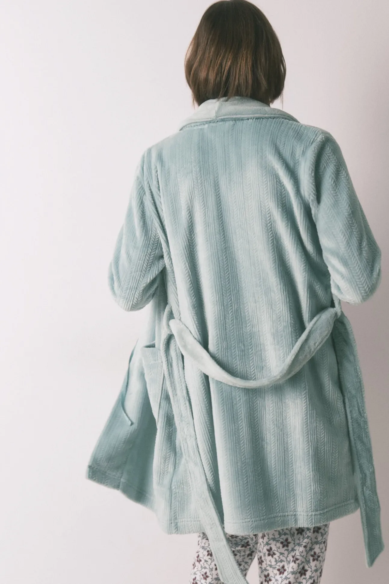 Bata midi cruzada tejido polar azul