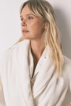 Bata midi polar aterciopelado blanco