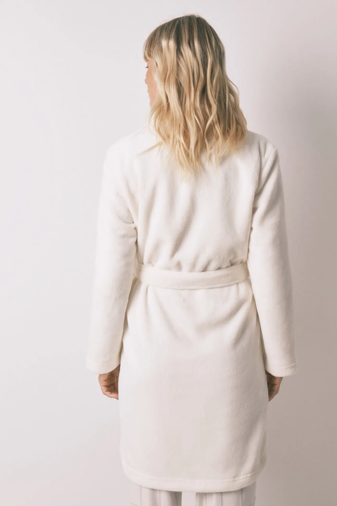 Bata midi polar aterciopelado blanco