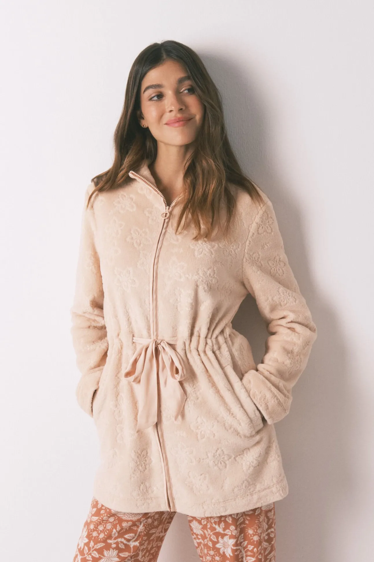 Bata midi polar flores naranja