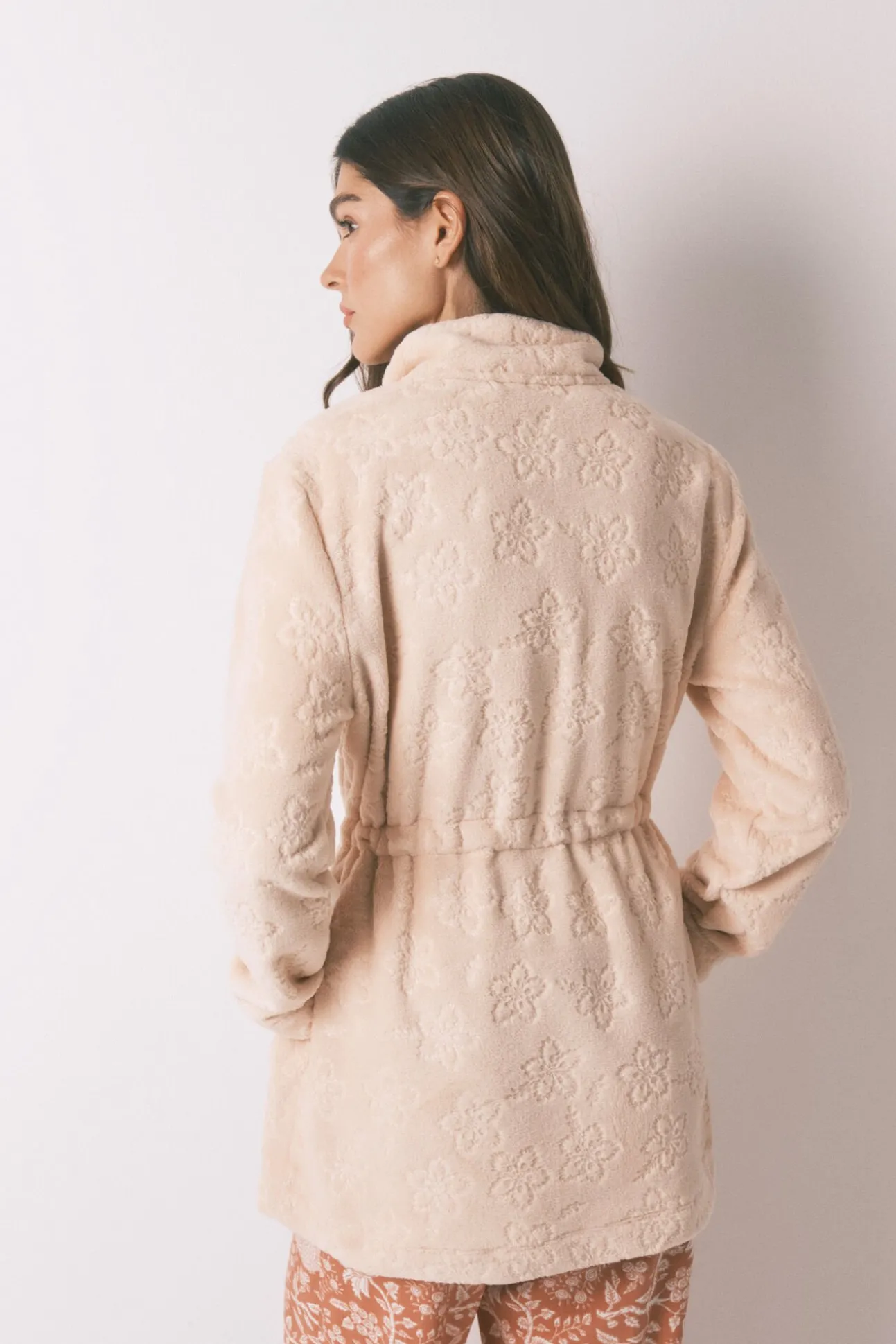 Bata midi polar flores naranja