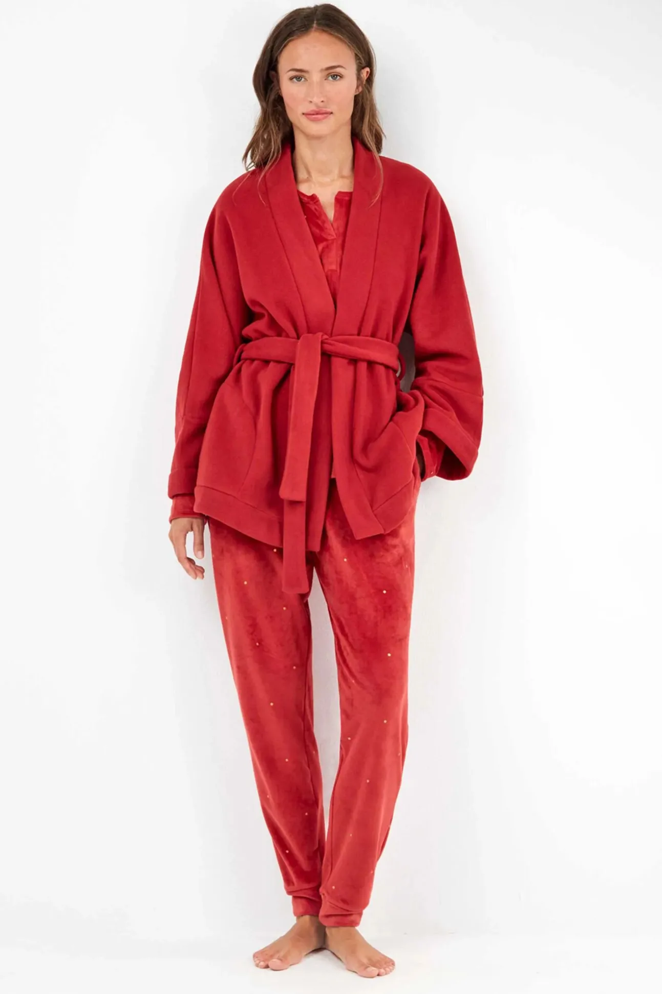 Bata pelo color rojo