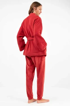 Bata pelo color rojo