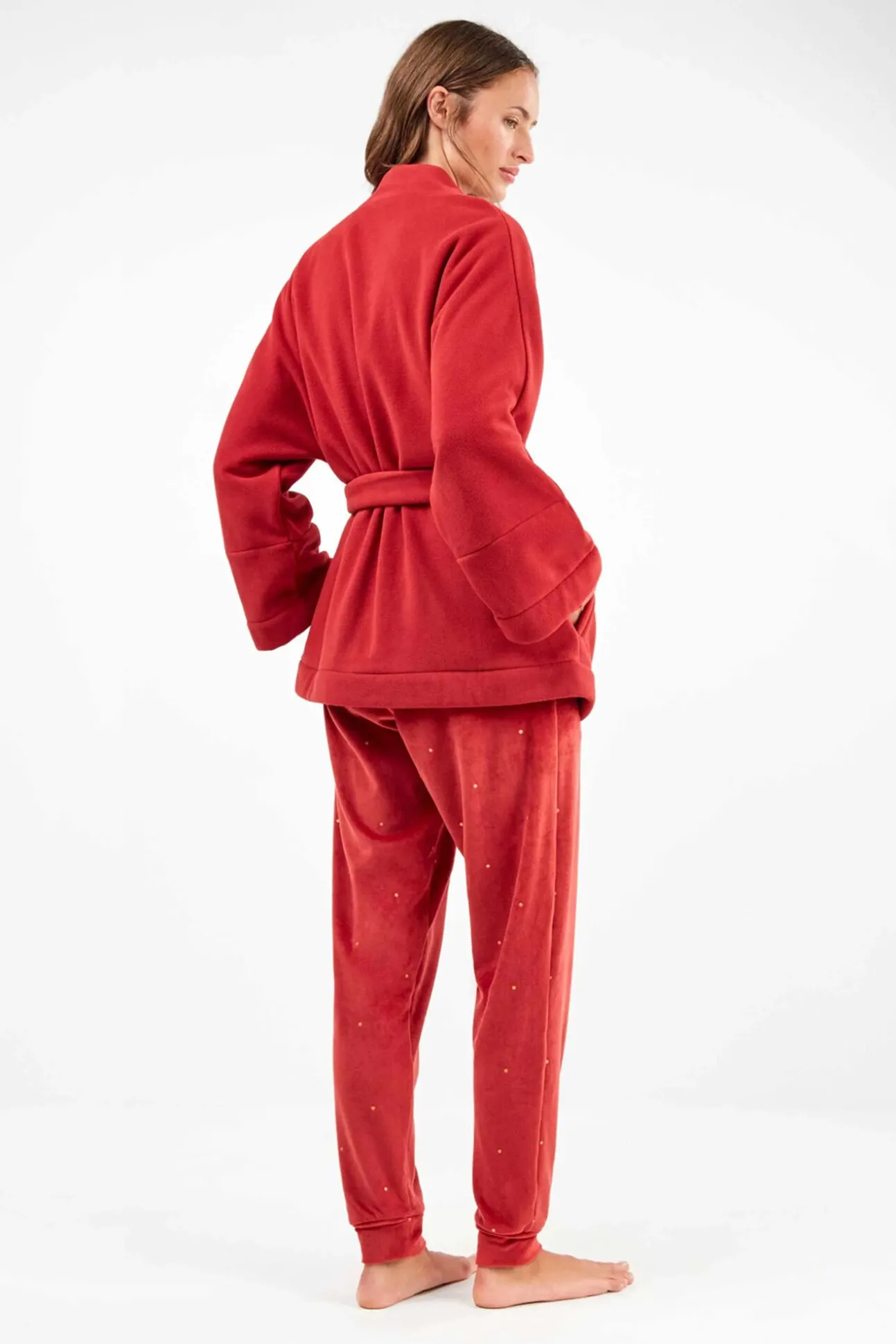 Bata pelo color rojo