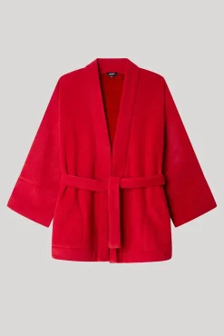 Bata pelo color rojo