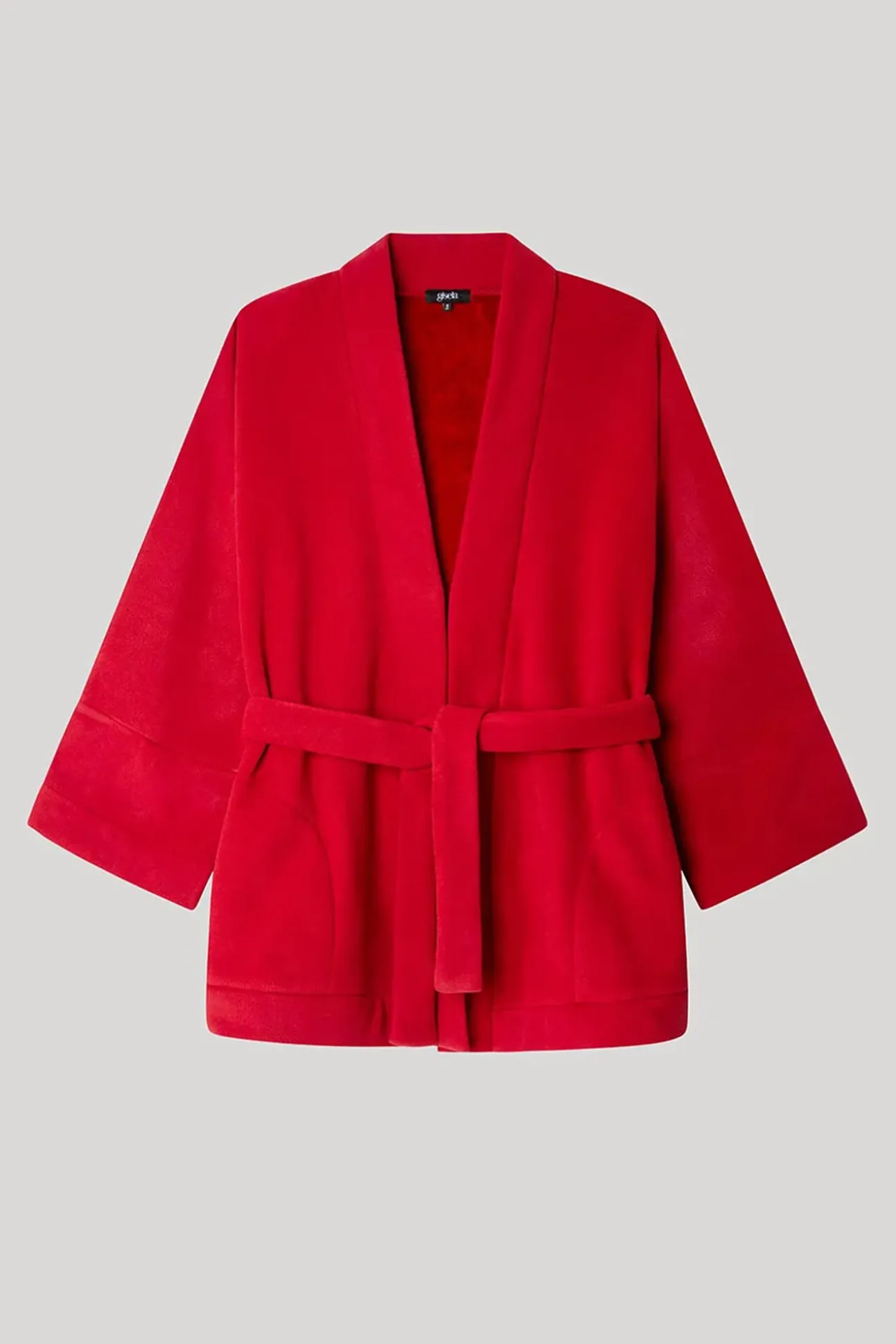 Bata pelo color rojo