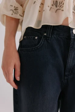 Beatrice. Vaqueros de corte recto