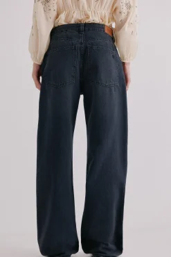 Beatrice. Vaqueros de corte recto