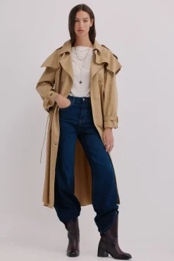 Benedetta. Vaqueros rectos