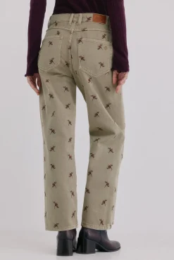 Bettina. Vaqueros bordados