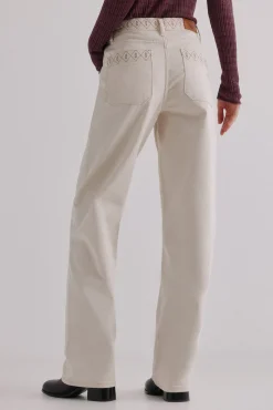 Bianca. Vaqueros bordados