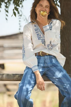 Blanca. Vaqueros a rayas