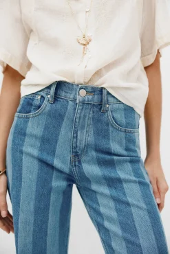 Blanca. Vaqueros a rayas