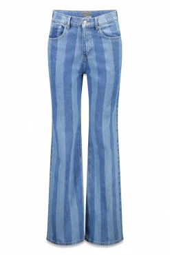 Blanca. Vaqueros a rayas