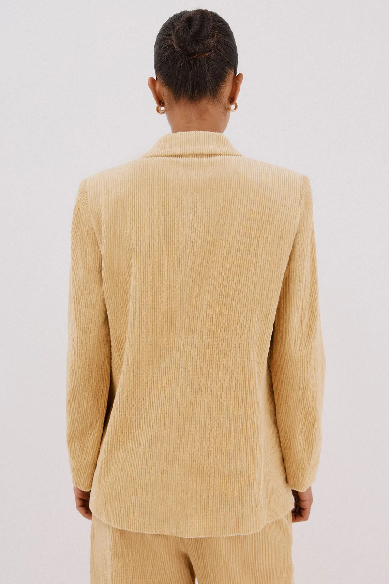 Blazer de mujer cruzada de pana