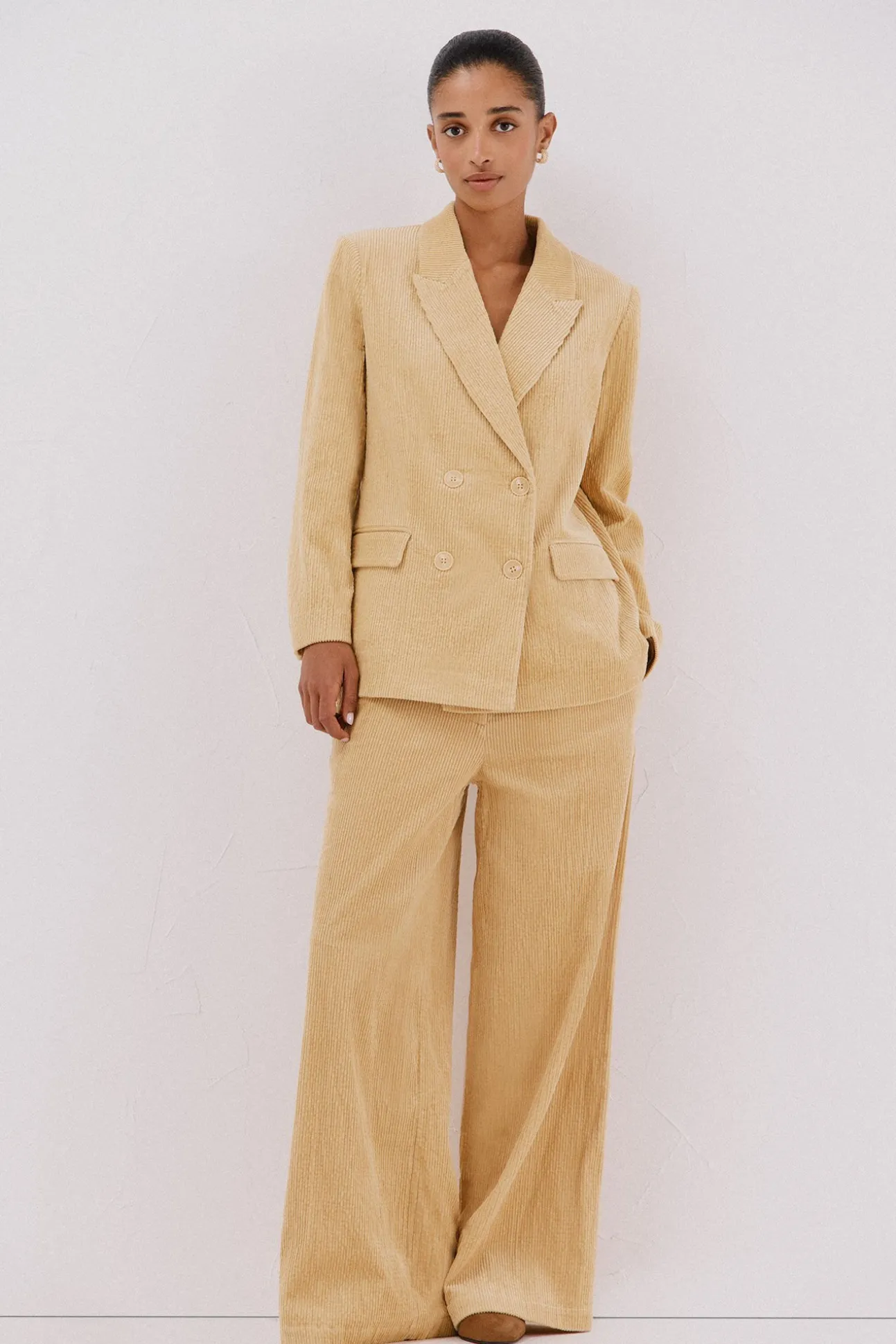 Blazer de mujer cruzada de pana