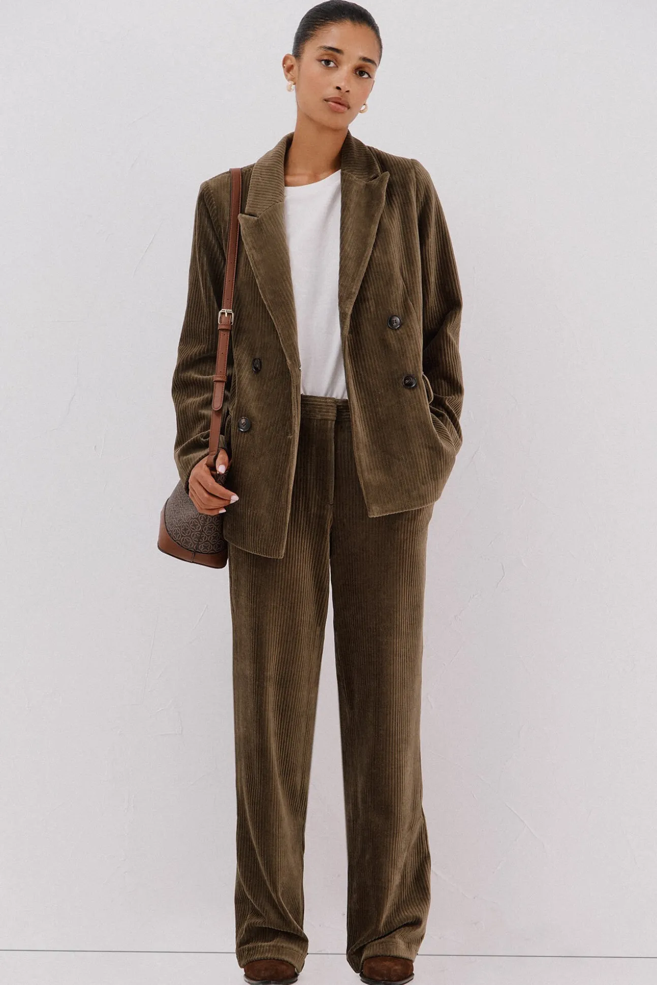 Blazer de mujer cruzada de pana