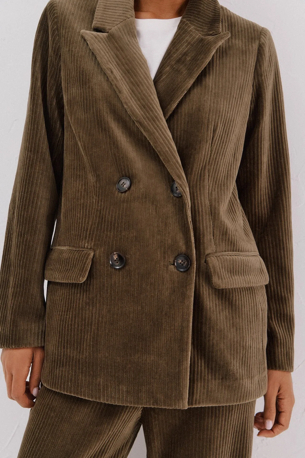 Blazer de mujer cruzada de pana