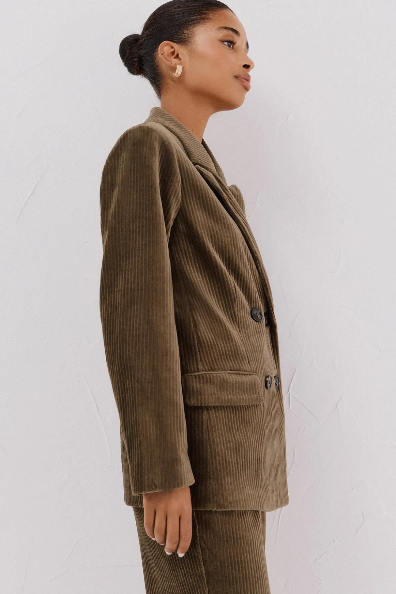 Blazer de mujer cruzada de pana