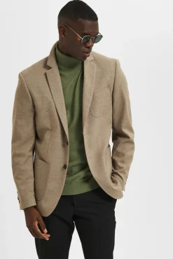 Blazer slim fit elaborada con materiales reciclados