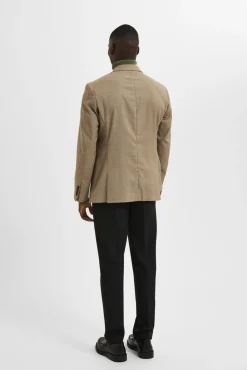 Blazer slim fit elaborada con materiales reciclados