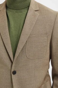 Blazer slim fit elaborada con materiales reciclados