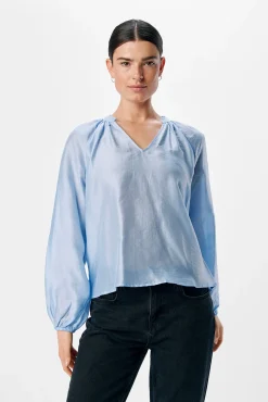 Blusa amplia cuello pico