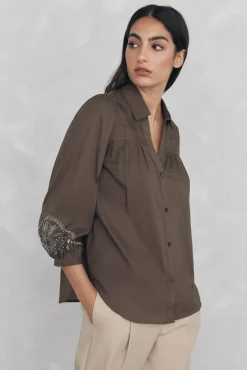 Blusa amplia lisa bordados