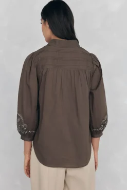Blusa amplia lisa bordados