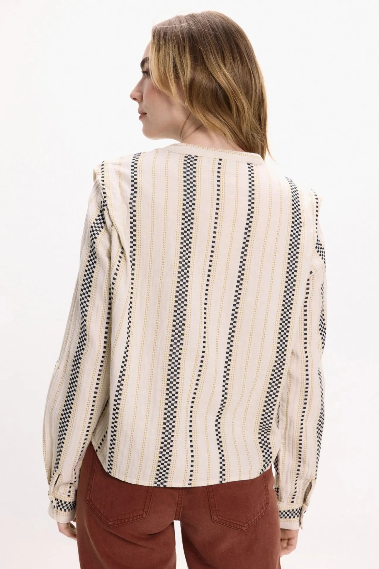 Blusa con bordados de algodón