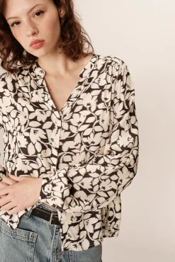 Blusa con corte regular de mangas largas